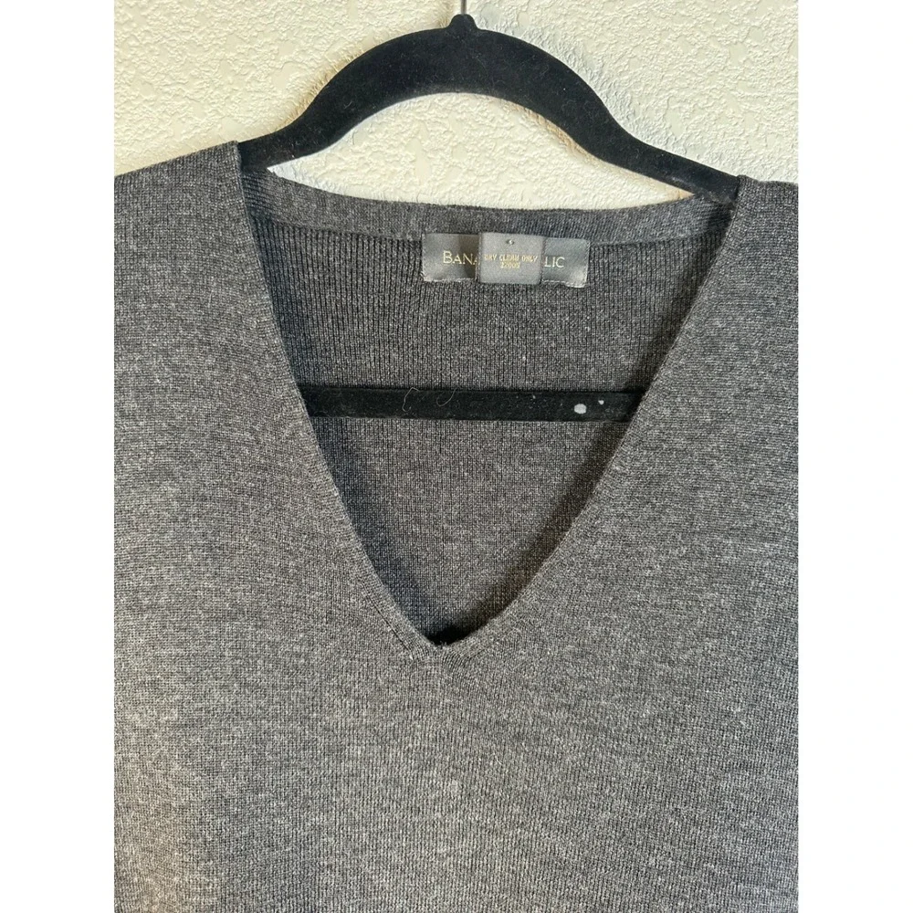 Banana Republic Men's Charcoal Gray 100% Merino Wool V-Neck Sweater Vest Large